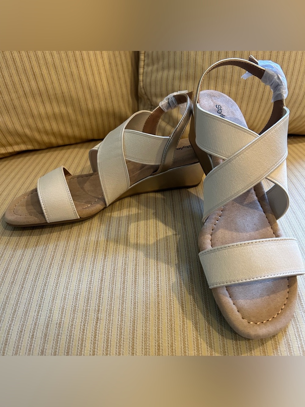 NEW Women's Vonniie Round Toe Wedge Sandals - Picture 4 of 15